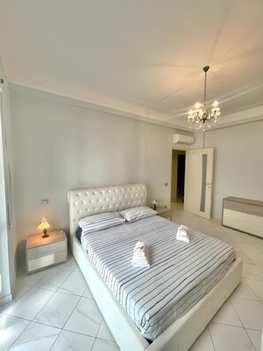2 bedrooms, iron/ironing board, free WiFi, bed sheets - Apartment 'Centralissimo' with Balcony, Wi-Fi and Air Conditioning (Sanremo)