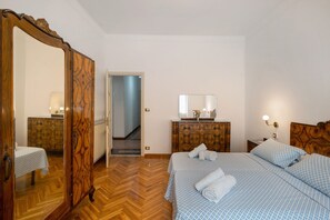 2 slaapkamers, een strijkplank/strijkijzer, gratis wifi, beddengoed