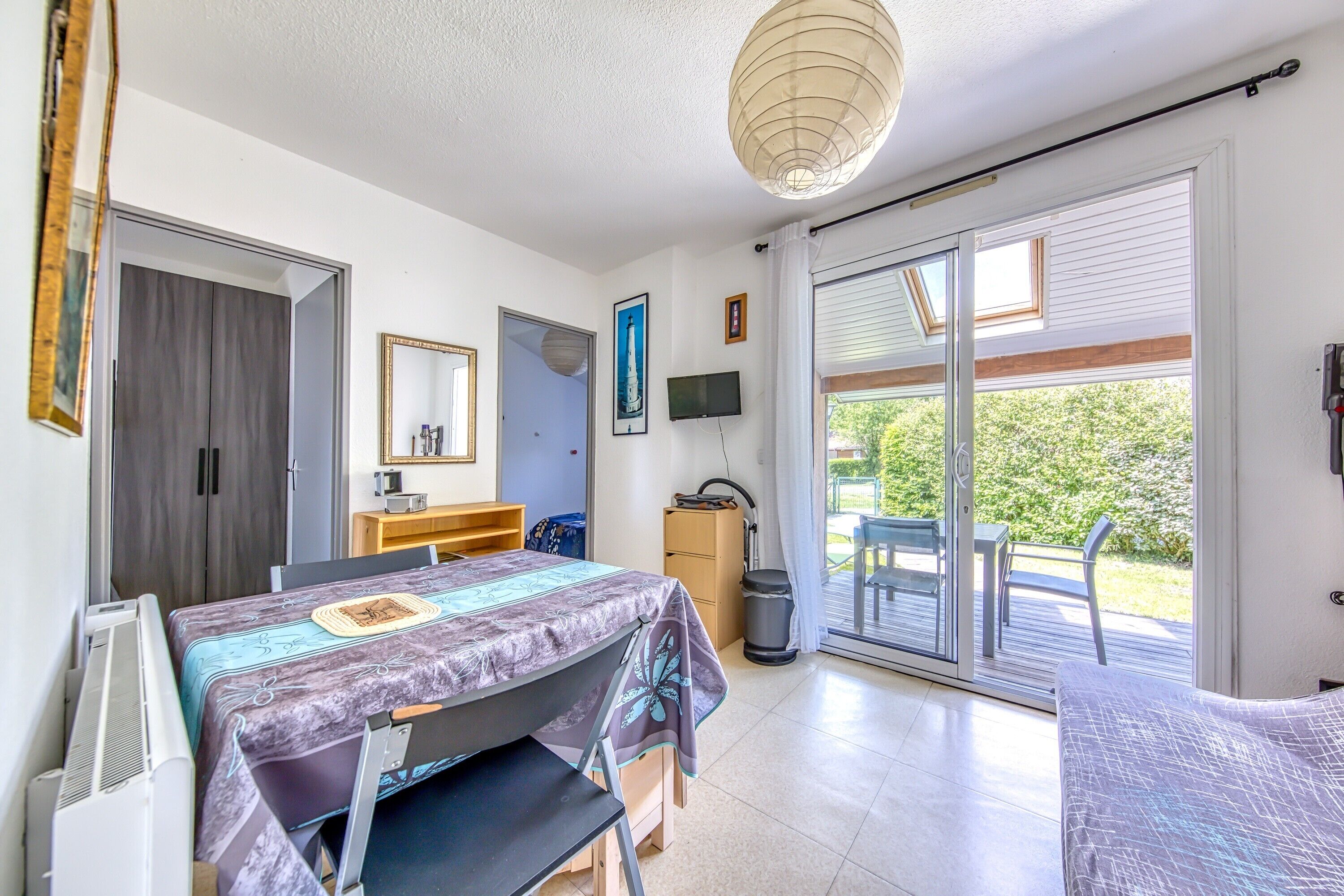 2 bedrooms, iron/ironing board