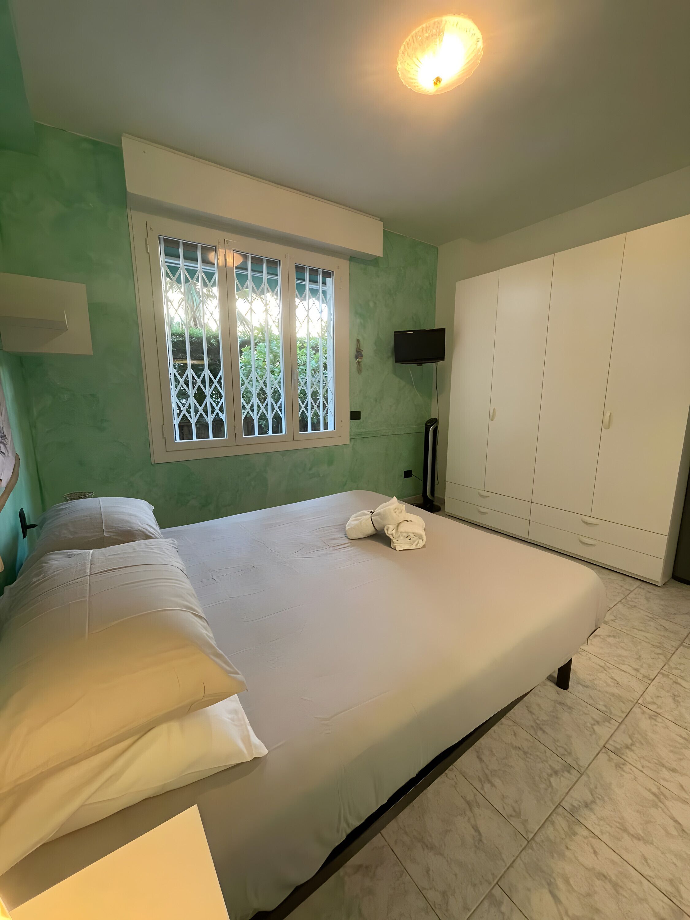 1 soverom, strykejern/-brett, wi-fi (inkludert) og sengetøy