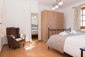 5 chambres, fer et planche à repasser, Wi-Fi gratuit, draps fournis