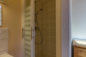 Shower, towels