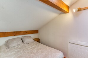 1 bedroom, free WiFi, bed sheets