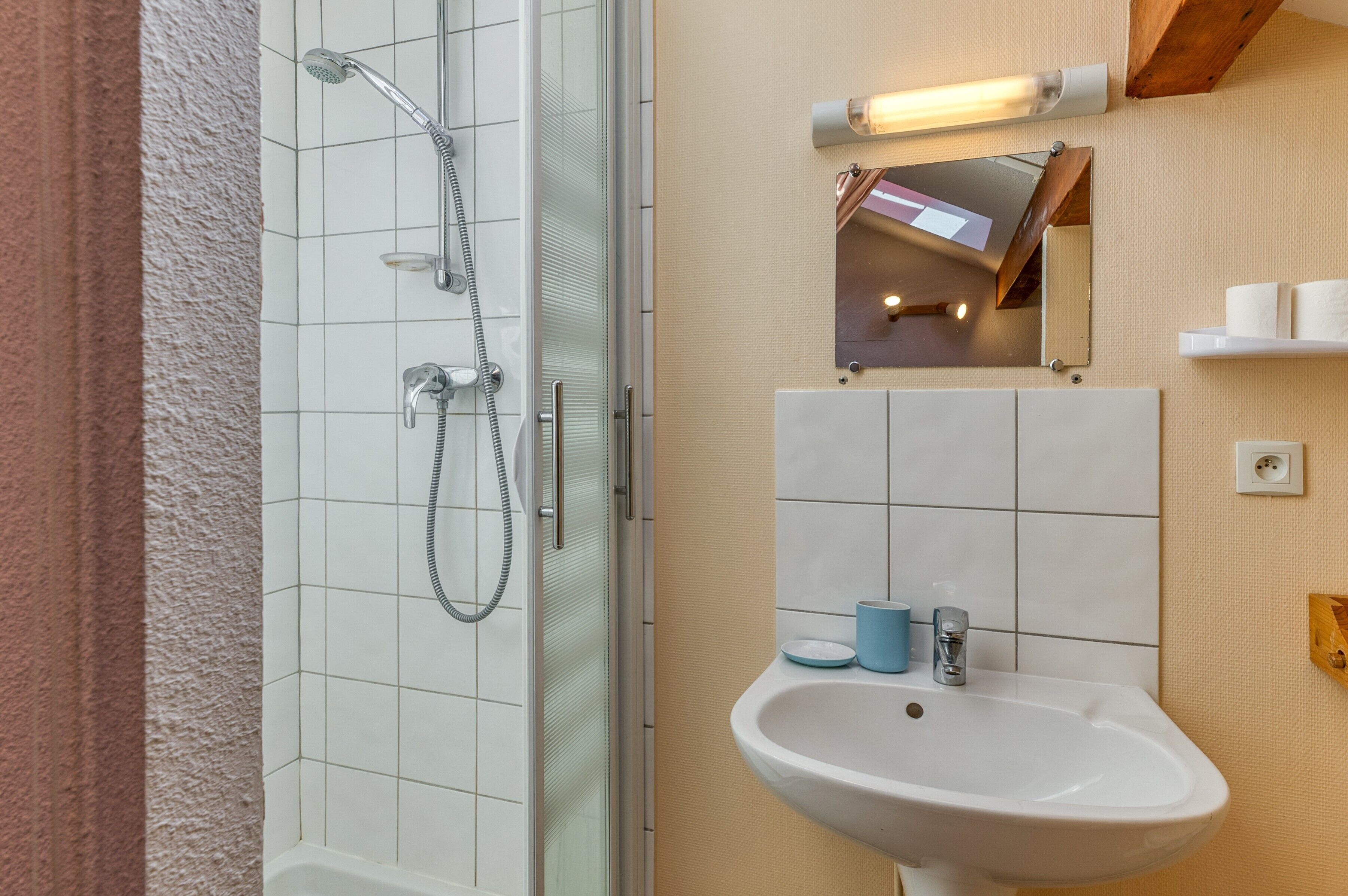 Douche, serviettes fournies