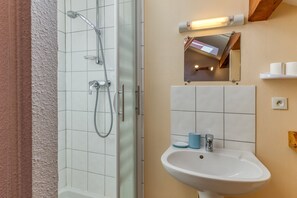 Shower, towels