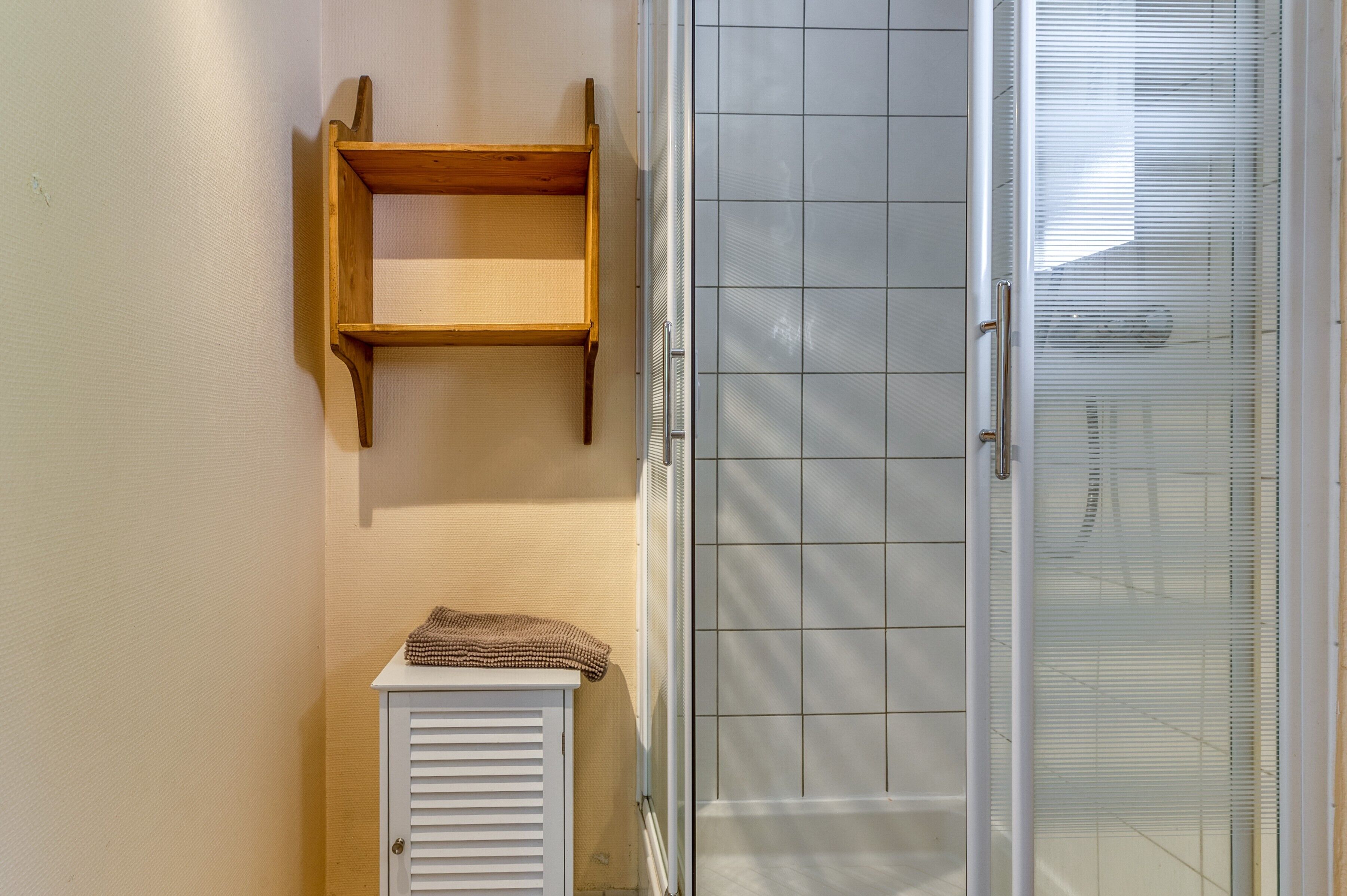 Shower, towels