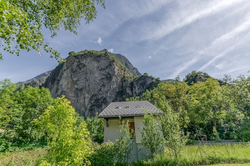 Apartment 'B4 Ecureuil' with Mountain View, Shared Garden and Wi-Fi