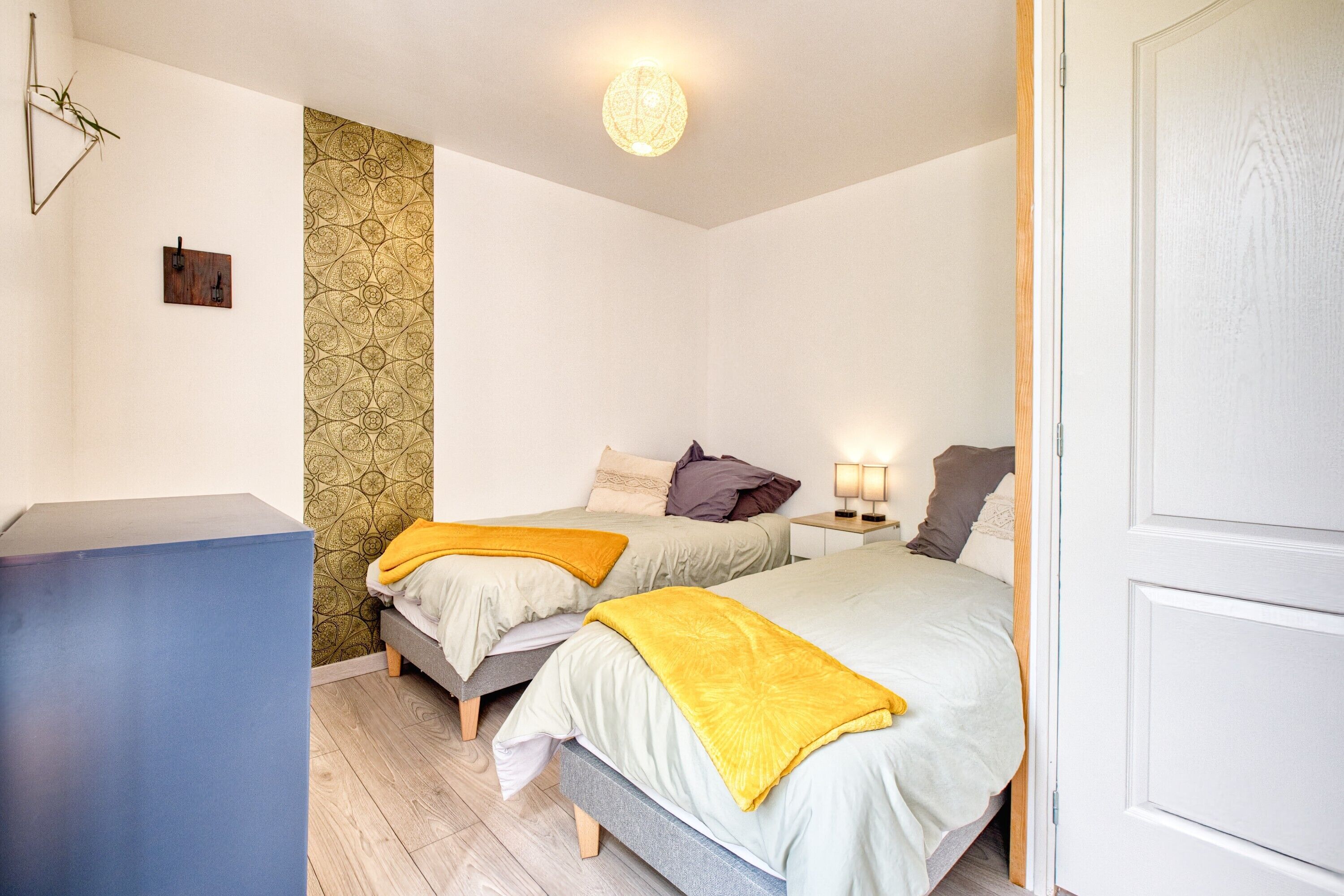 2 chambres, fer et planche à repasser, Wi-Fi gratuit, draps fournis