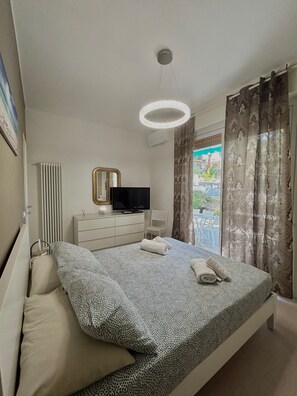 2 bedrooms, iron/ironing board, free WiFi, bed sheets - Apartment 'Stella Marina' with Sea View, Wi-Fi and Air Conditioning (Sanremo)