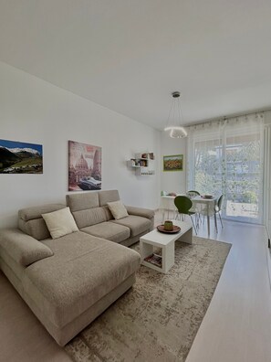 TV - Apartment 'Stella Marina' with Sea View, Wi-Fi and Air Conditioning (Sanremo)