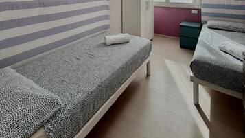 2 quartos, ferros/tábuas de passar roupa, Wi-Fi de cortesia