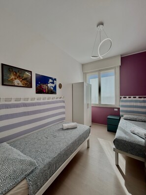 2 slaapkamers, een strijkplank/strijkijzer, gratis wifi, beddengoed