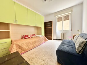 2 bedrooms, iron/ironing board, free WiFi, bed sheets - Apartment 'Alice' with Sea View, Balcony and Wi-Fi (Sanremo)