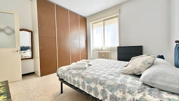 2 makuuhuonetta, silitysrauta/-lauta, ilmainen Wi-Fi, vuodevaatteet