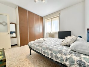 2 chambres, fer et planche à repasser, Wi-Fi gratuit, draps fournis