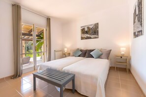 4 bedrooms, free WiFi, bed sheets - Country House 'Pura Vida' with Sea View, Wi-Fi and Air Conditioning (Son Servera)