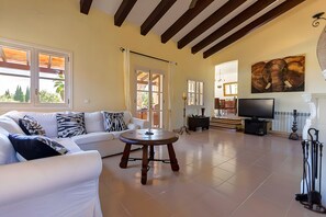 Télévision, cheminée