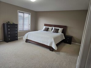 4 chambres, bureau, Wi-Fi, draps fournis