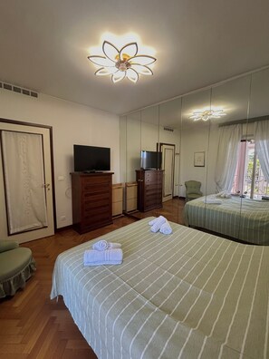 2 habitaciones, tabla de planchar con plancha y wifi gratis 
