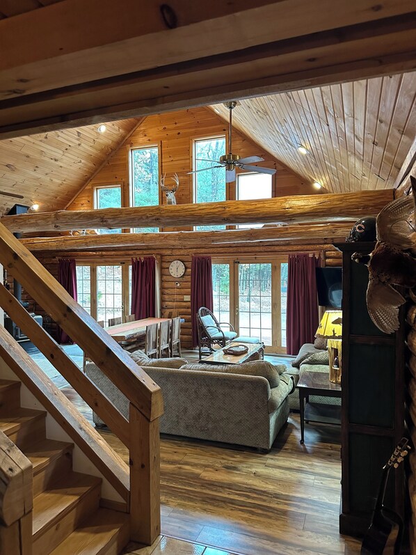 Smart TV - House in the woods perfect vacation rental for those to escape (Adams)