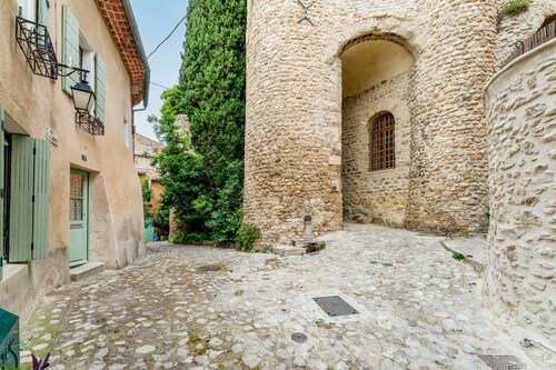 Holiday Home 'Amour De Provence' with Mountain View and Private Terrace