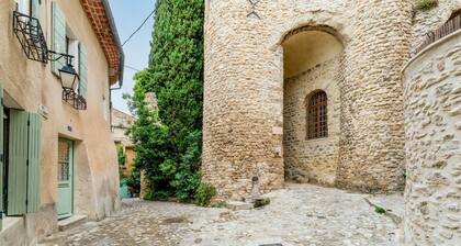 Holiday Home 'Amour De Provence' with Mountain View and Private Terrace