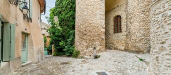 Casa vacacional 'Amour De Provence' con vistas a la montaña y terraza privada