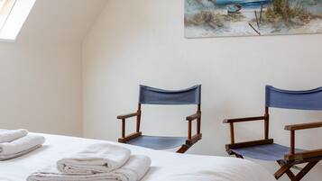 2 bedrooms, iron/ironing board, bed sheets