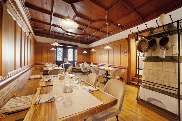 Dining - Room 'Suite' with Mountain View and Wi-Fi (Merano)