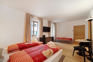 1 bedroom, free WiFi, bed sheets - Room 'Suite' with Mountain View and Wi-Fi (Merano)