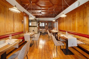 Dining - Room 'Elite 2' with Mountain View and Wi-Fi (Merano)