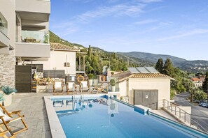 Pool - Apartment 'Oceanida' with Sea View, Wi-Fi and Air Conditioning (Nikiana)