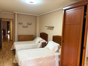 2 makuuhuonetta, ilmainen Wi-Fi, vuodevaatteet