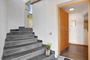 Interior - Apartment 'Gfinkerhof' with Mountain View, Private Pool and Wi-Fi (Völs am Schlern)