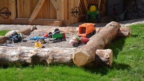 A wooden play area with toy vehicles and logs. - Apartment 'Dorf' with Mountain View, Shared Garden and Wi-Fi (Castelrotto)