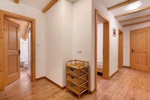 2 bedrooms, free WiFi, bed sheets - Apartment 'Schgagul' with Mountain View, Shared Garden and Wi-Fi (Castelrotto)