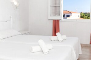 2 habitaciones, tabla de planchar con plancha y wifi gratis 