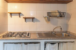 Fridge, stovetop, coffee/tea maker, toaster