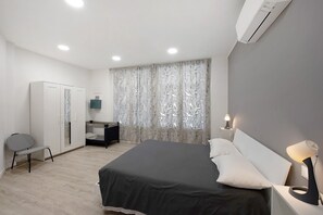 1 bedroom, free WiFi, bed sheets