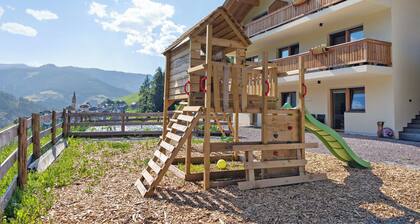 Ferienwohnung 'Lü Da Plazores Codà' mit Bergblick, Gemeinschaftsgarten und Wi-Fi