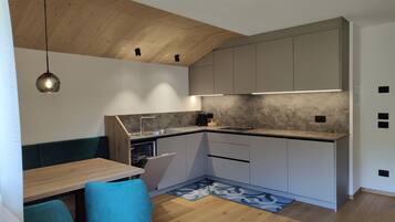 Fridge, stovetop, dishwasher, coffee/tea maker