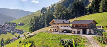 Apartment 'Lü Da Plazores Falc' with Mountain View, Shared Garden and Wi-Fi