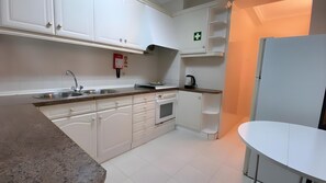 Fridge, microwave, oven, stovetop - Apartment 'Ocean and River' with Wi-Fi (Torreira)