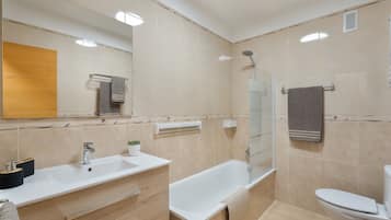 Dusche, Haartrockner, HandtĂŒcher