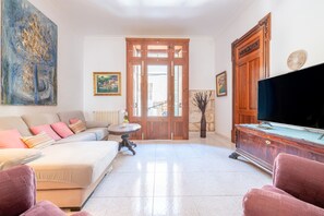 TV - Holiday Home 'S'arcada Mallorca' with Private Pool, Wi-Fi and Air Conditioning (Sa Pobla)