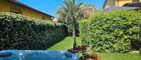 مغطس سبا خارجي