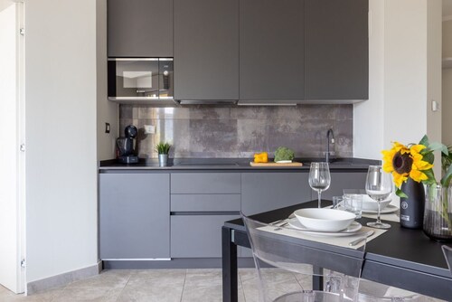 Elegant apartment of 70 sqm, for 4 people, located on the 1st floor with lift of a renovated building, equipped with shared swimming pool and private parking space.The property is located in Calambrone, just 400 mts from the sea. Near the accommodation i