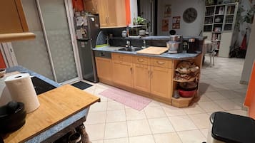 Refrigerador, horno, lavavajillas, cafetera/tetera