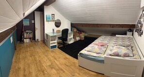 3 bedrooms, iron/ironing board, free WiFi