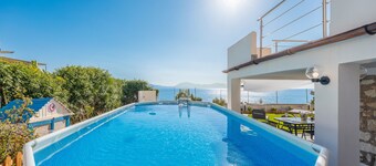 Appartement 'Dei Tramonti - Terrasini' avec piscine privée, Wi-Fi et climatisation